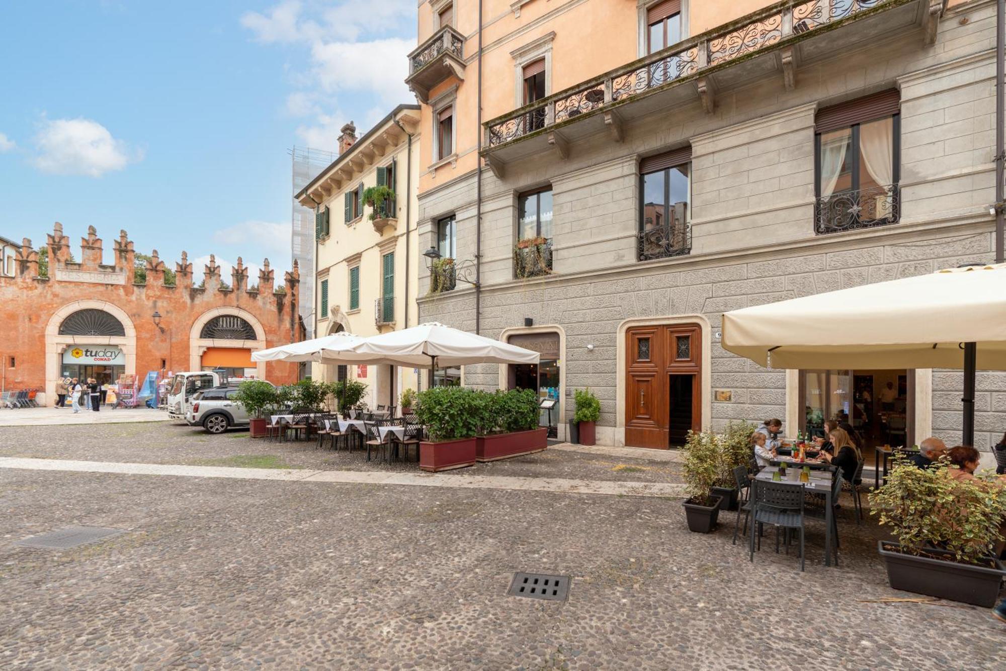 Palazzo Biasini By Postcardsfrom Hotel Verona Exterior foto