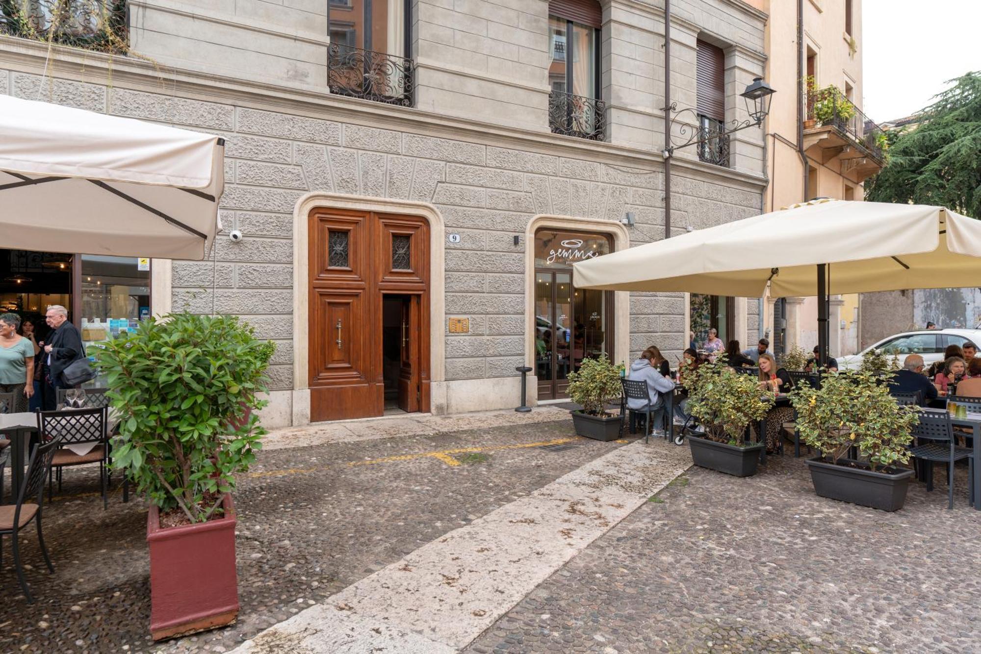 Palazzo Biasini By Postcardsfrom Hotel Verona Exterior foto